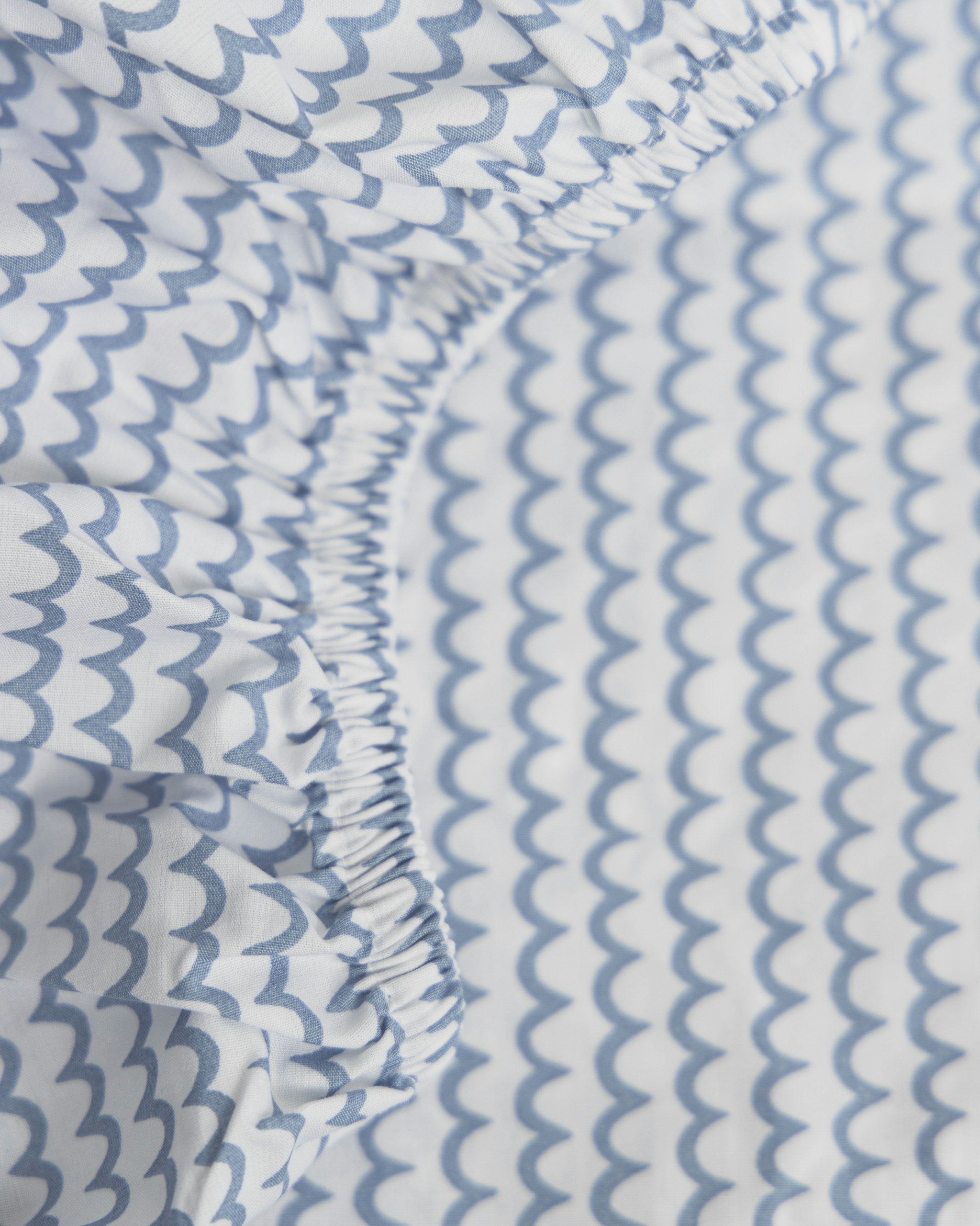 Luxe Premium Cotton Crib Sheet in Sweethearts