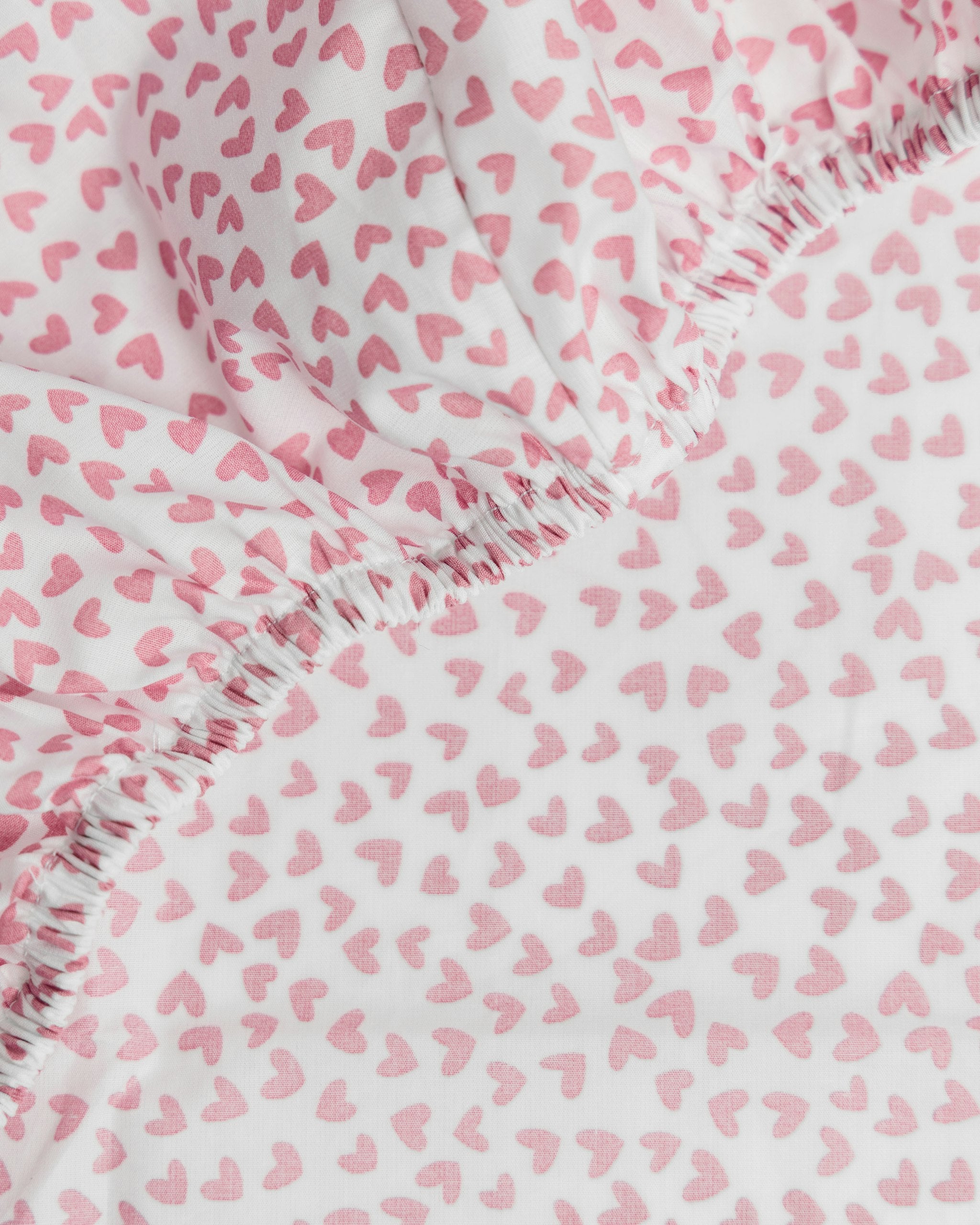 Luxe Premium Cotton Crib Sheet in Sweethearts