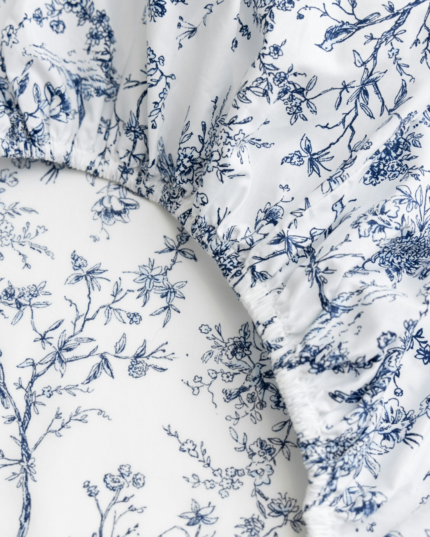 Luxe Premium Cotton Crib Sheet in Sweethearts
