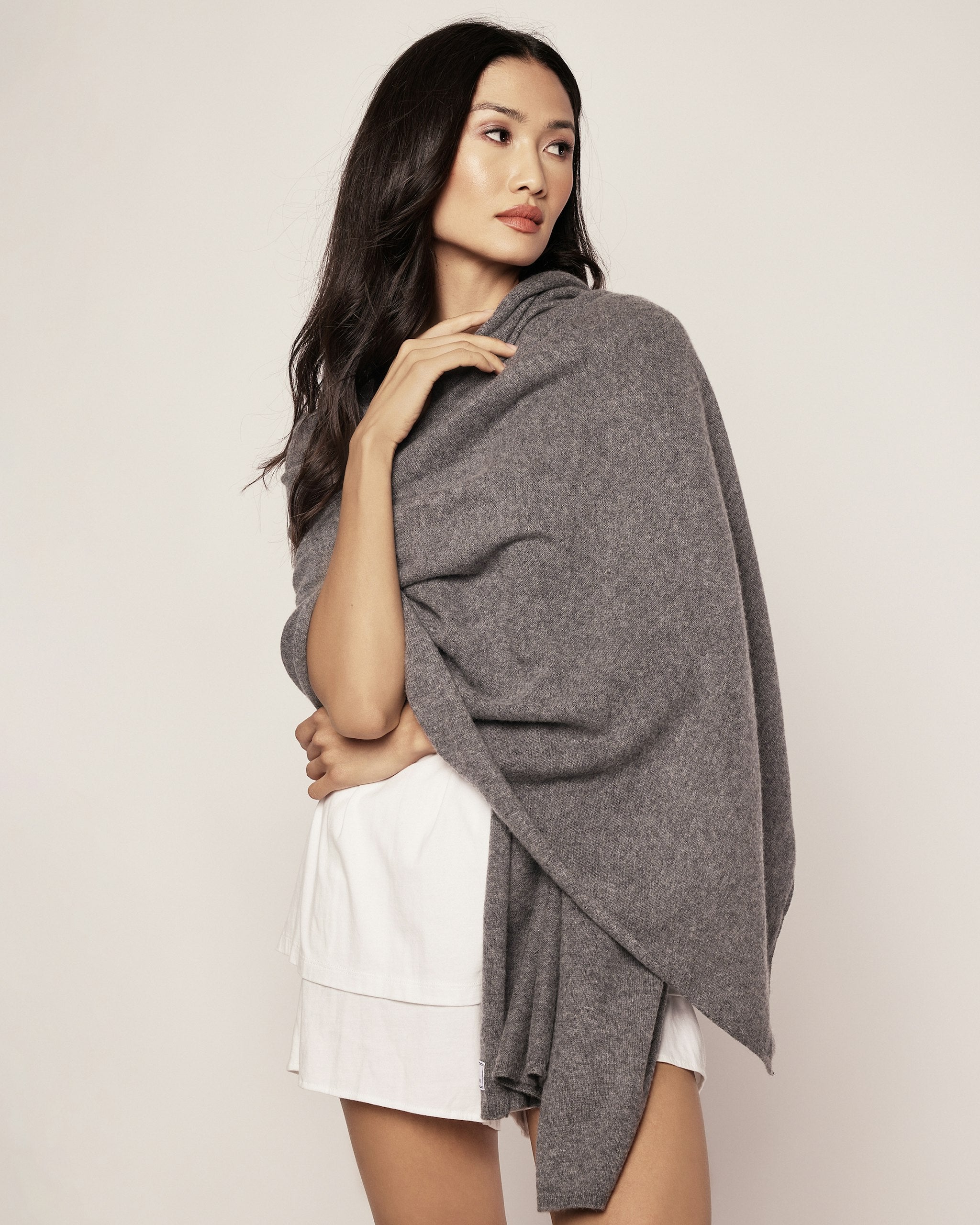 Women's Cashmere Wrap in Navy