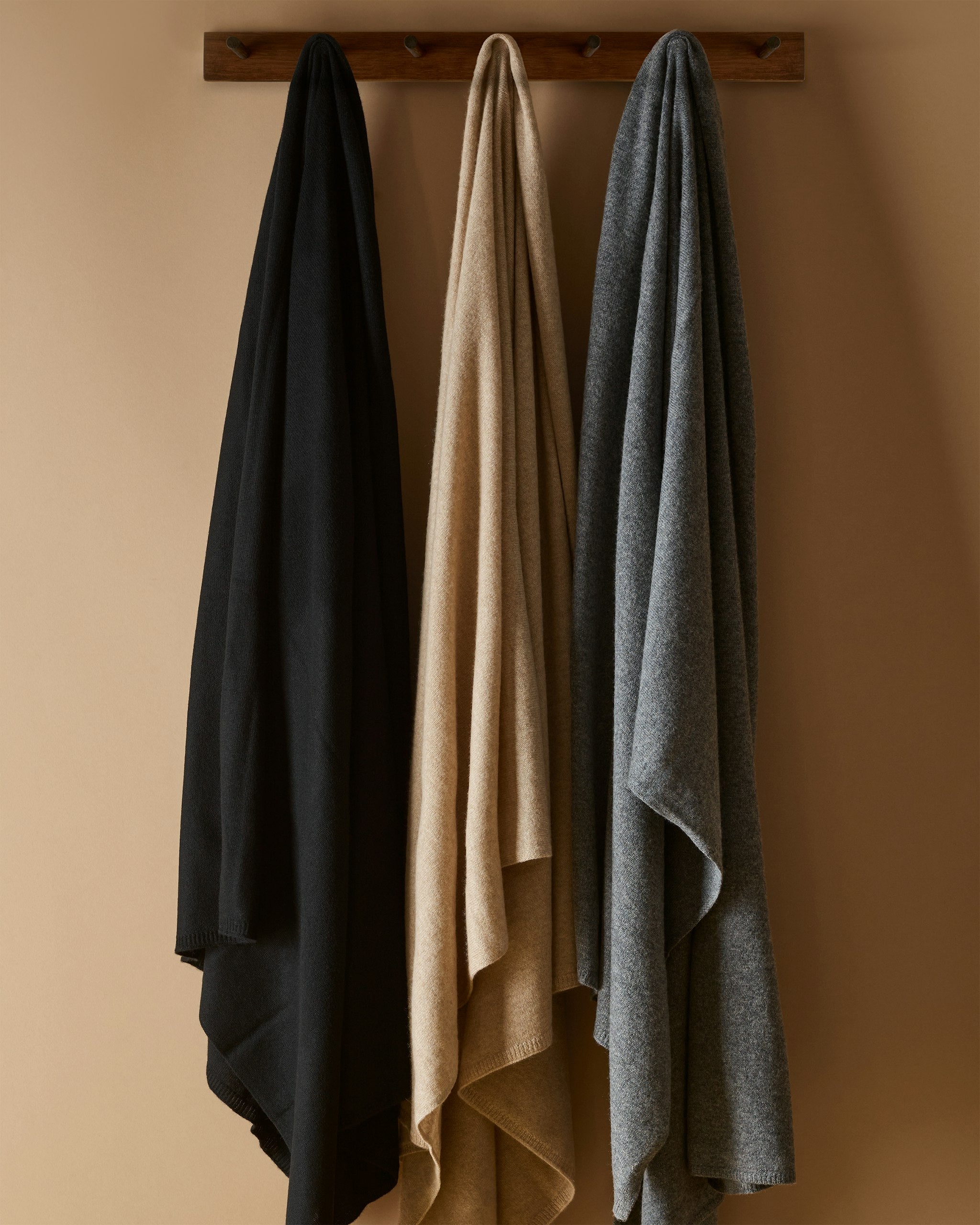 Women's Cashmere Wrap in Navy
