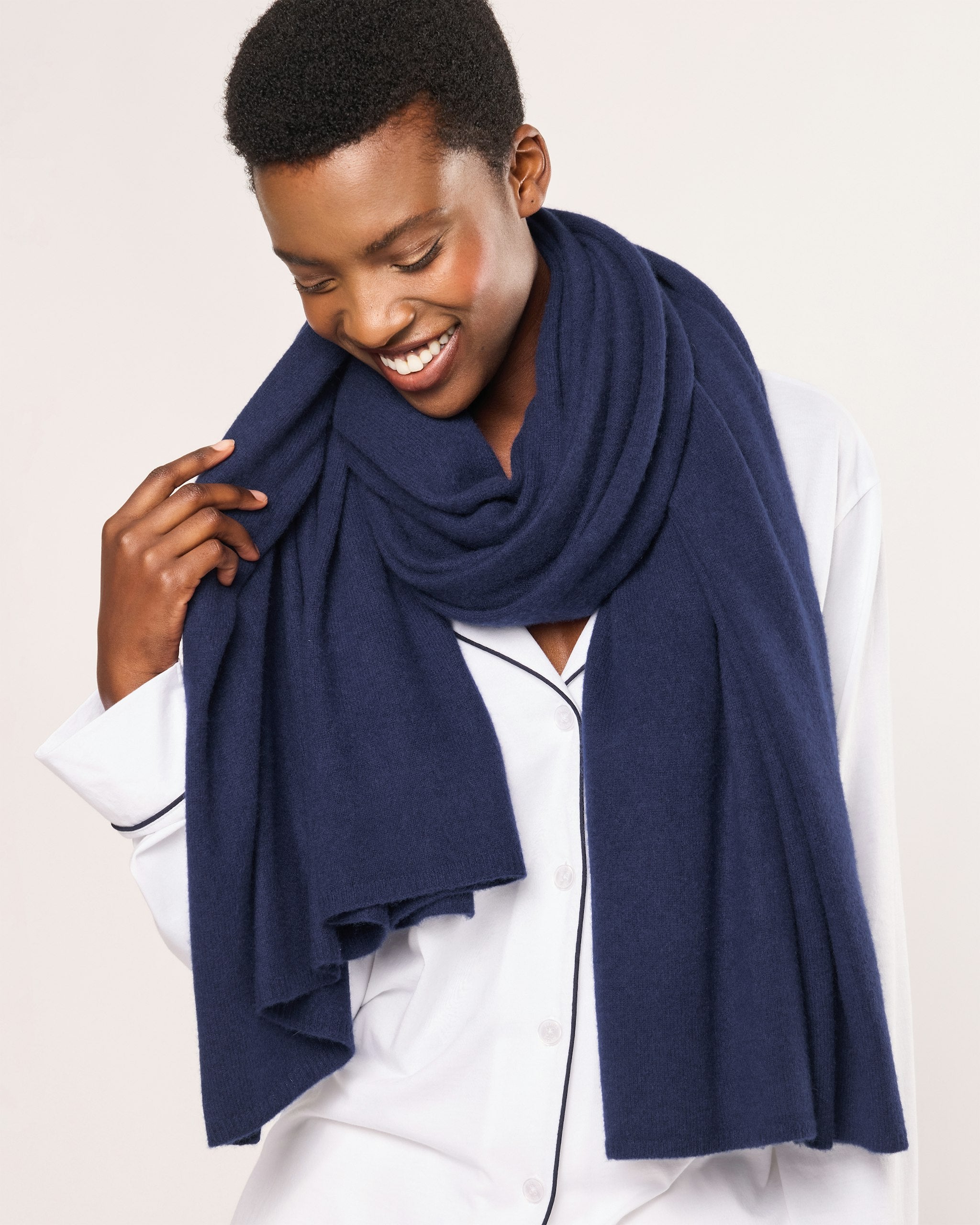 Women's Cashmere Wrap in Navy