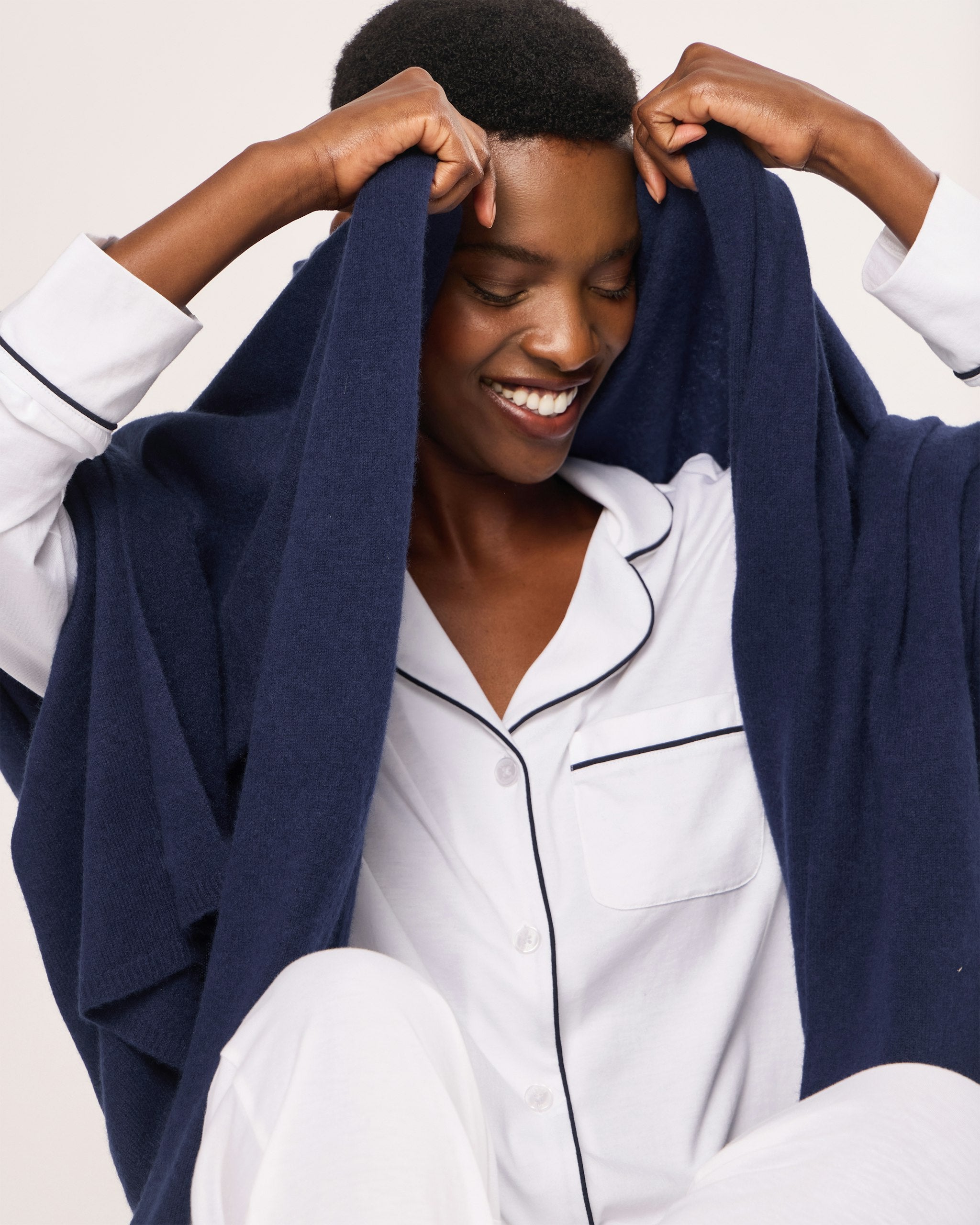 Women's Cashmere Wrap in Navy