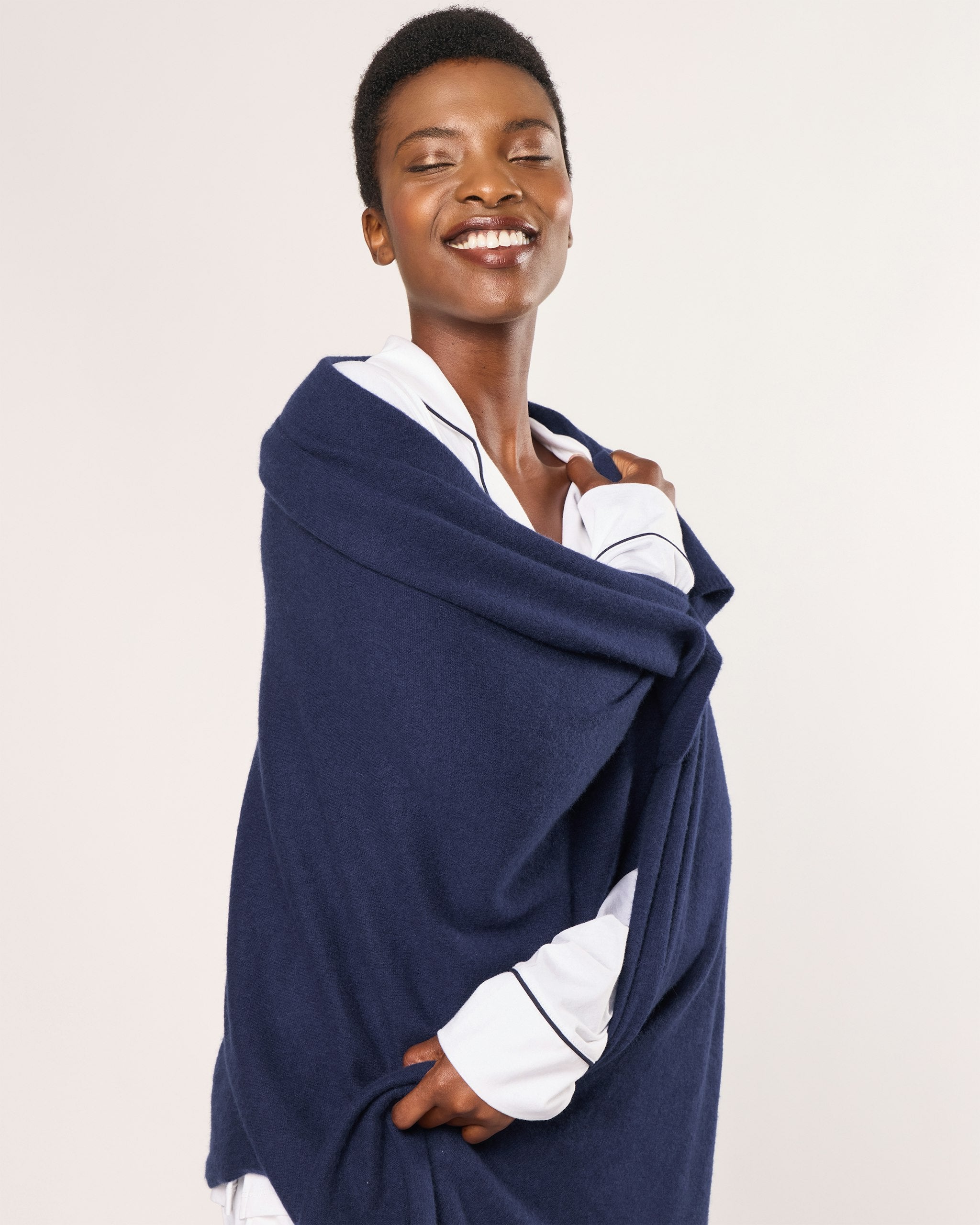 Women's Cashmere Wrap in Navy